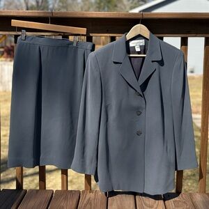 Jones New York Gray Blazer and Skirt Set with Subtle Lavender Lining